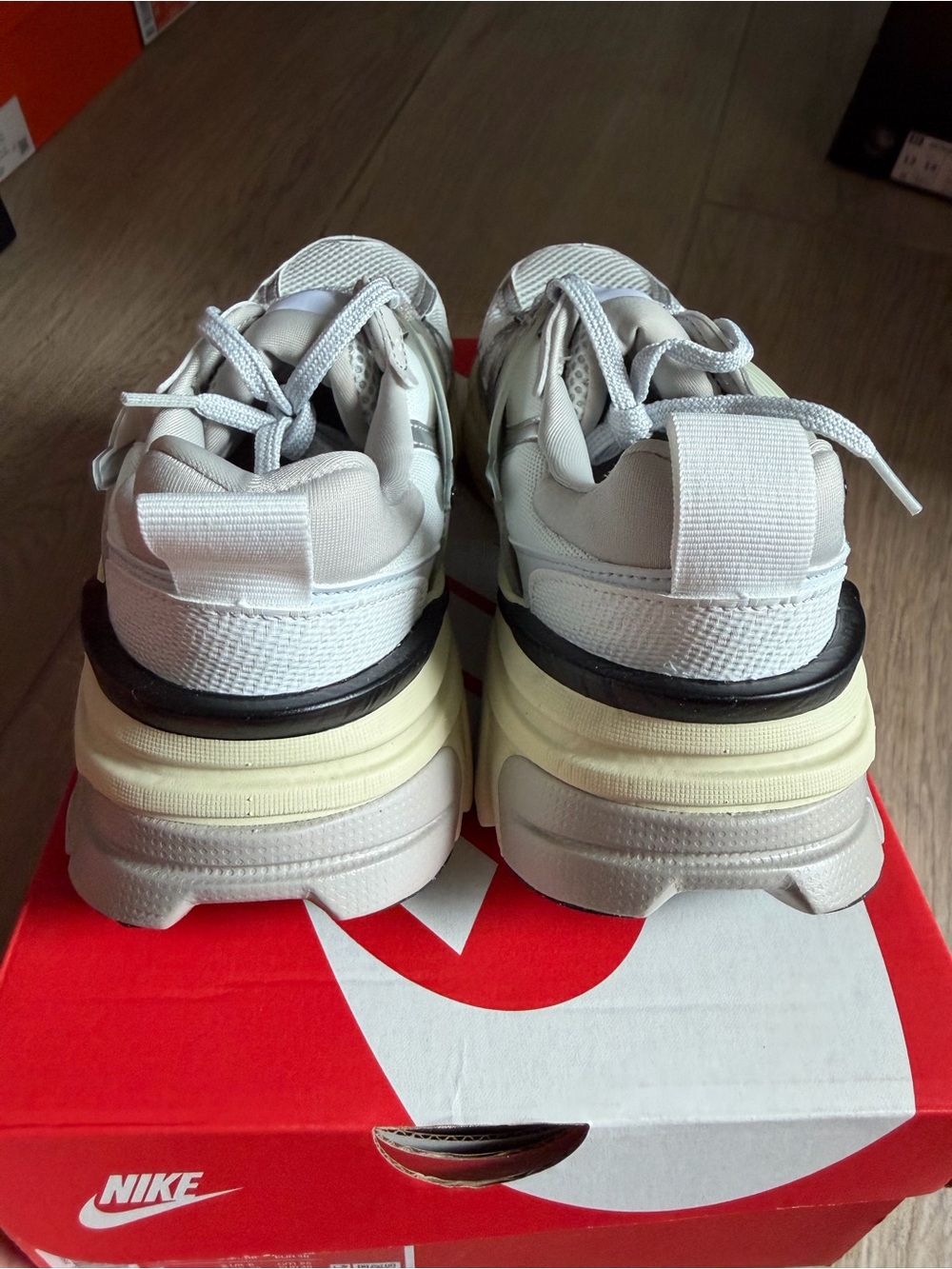 Nike V2K Run - Picture 7 of 8